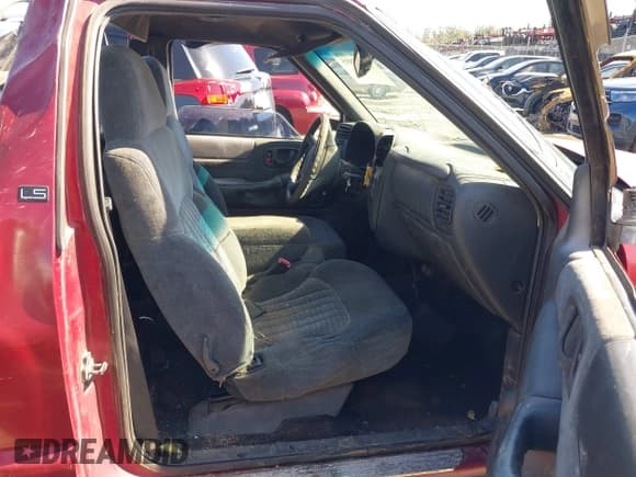 ✅ 2000 Chevrolet S-10 LS • VIN: 1GCCS14W0YK203515 • Лот: 41577895. Опубликован ранее на IAAI с пробегом 182 521 миль. Бесплатный доступ к архиву аукционных продаж из США и подробный отчёт об истории автомобиля на DreamBid. Изображение 5.