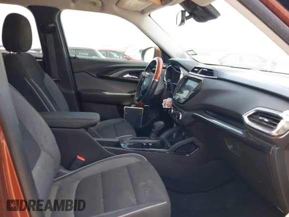 2021 Chevrolet TrailBlazer LT with VIN KL79MPSL6MB067933, listed as a IAAI auction lot 43272421 with 77,332 mi miles and . Bid and sale history available at DreamBid. Image 5.