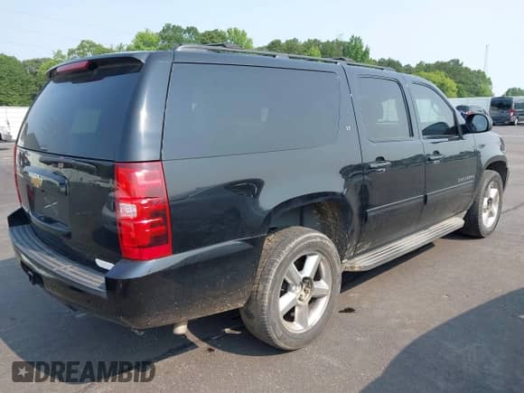 2014 Chevrolet Suburban LT z VIN 1GNSKJE72ER100836, wystawiony jako IAAI lot #42378709 z przebiegiem 365 946 mil mil oraz . Historia ofert i sprzedaży dostępna na DreamBid. Obrazek 4.