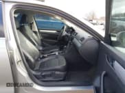 ✅ 2013 Volkswagen Passat SE • VIN: 1VWBN7A32DC098462 • Lot: 43813134. Listed on IAAI with 142,831 mi. Free auction sales archive from the USA and detailed vehicle history report at DreamBid. Image 5.