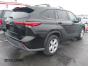 ✅ 2022 Toyota Highlander L • VIN: 5TDCZRAH5NS111322 • Lot: 43712990. Wystawiony na IAAI z przebiegiem 34 719 mil. Bezpłatny archiwum sprzedaży aukcyjnych z USA i szczegółowy raport historii pojazdu na DreamBid. Zdjęcie 4.