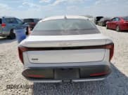 ✅ 2025 Kia K4 LXS • VIN: 3KPFT4DE5SE191682 • Lot: 85179705. Wystawiony na Copart z przebiegiem 1 439 mil. Bezpłatny archiwum sprzedaży aukcyjnych z USA i szczegółowy raport historii pojazdu na DreamBid. Zdjęcie 6.