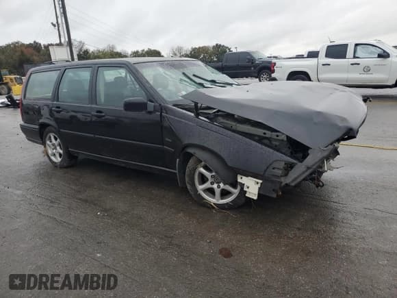 ✅ 1998 Volvo V70 GLT • VIN: YV1LW5640W2366776 • Лот: 89884115. Опубликован ранее на Copart с пробегом 101 461 миль. Бесплатный доступ к архиву аукционных продаж из США и подробный отчёт об истории автомобиля на DreamBid. Изображение 4.