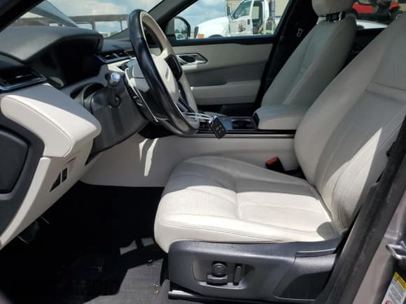 ✅ 2021 Land Rover Range Rover Velar R-Dynamic S • VIN: SALYT2EX6MA319844 • Лот: 56033695. Опубликован ранее на Copart с пробегом 51 364 миль. Бесплатный доступ к архиву аукционных продаж из США и подробный отчёт об истории автомобиля на DreamBid. Изображение 7.