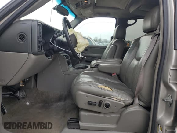 ✅ 2005 Chevrolet Suburban LT • VIN: 3GNFK16Z75G172083 • Lot: 42776645. Wystawiony na Copart z przebiegiem 238 916 mil. Bezpłatny archiwum sprzedaży aukcyjnych z USA i szczegółowy raport historii pojazdu na DreamBid. Zdjęcie 7.