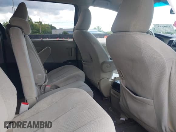 ✅ 2014 Toyota Sienna LE AAS • VIN: 5TDKK3DC4ES488897 • Lot: 43083441. Listed on IAAI with 127,469 mi. Free auction sales archive from the USA and detailed vehicle history report at DreamBid. Image 8.