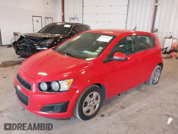 2014 Chevrolet Sonic LS с VIN 1G1JB6SHXE4167088, выставлен на аукционе IAAI как лот 43573823 с пробегом 131 127 миль миль и . История ставок и продаж доступна на DreamBid. Изображение 2.