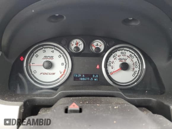 ✅ 2010 Ford Focus SEL • VIN: 1FAHP3HN3AW290979 • Lot: 93927565. Wystawiony na Copart z przebiegiem 188 677 mil. Bezpłatny archiwum sprzedaży aukcyjnych z USA i szczegółowy raport historii pojazdu na DreamBid. Zdjęcie 9.