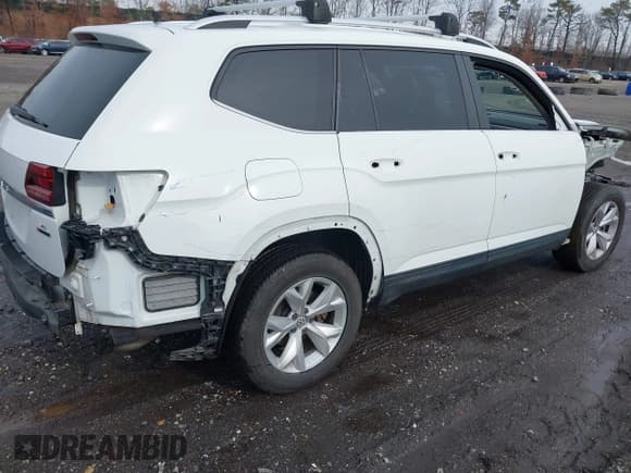 ✅ 2018 Volkswagen Atlas S • VIN: 1V2GR2CA0JC548115 • Lot: 41482209. Listed on IAAI with 90,283 mi. Free auction sales archive from the USA and detailed vehicle history report at DreamBid. Image 4.