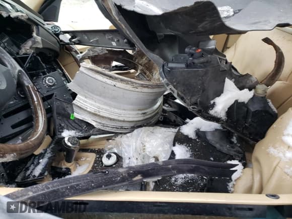 ✅ 2007 BMW 5 Series 530xi • VIN: WBANF73587CC35128 • Lot: 92522435. Wystawiony na Copart z przebiegiem Nie podano. Bezpłatny archiwum sprzedaży aukcyjnych z USA i szczegółowy raport historii pojazdu na DreamBid. Zdjęcie 7.