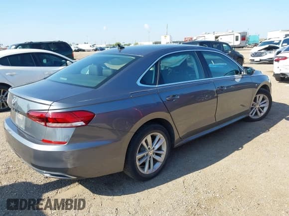 ✅ 2020 Volkswagen Passat SE • VIN: 1VWSA7A31LC023150 • Lot: 43166246. Listed on IAAI with 95,628 mi. Free auction sales archive from the USA and detailed vehicle history report at DreamBid. Image 4.