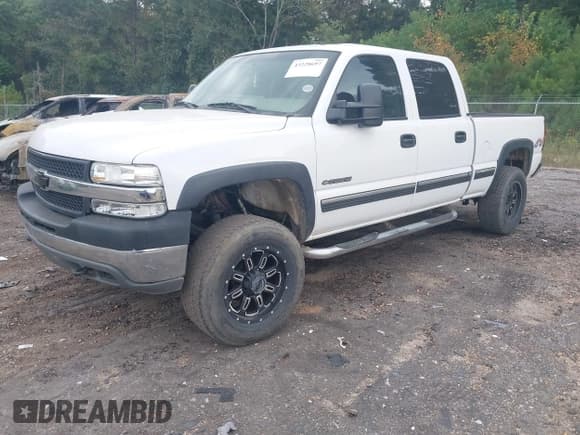 ✅ 2002 Chevrolet Silverado 2500HD LS • VIN: 1GCHK23U52F105561 • Лот: 43228697. Опубликован ранее на IAAI с пробегом 211 202 миль. Бесплатный доступ к архиву аукционных продаж из США и подробный отчёт об истории автомобиля на DreamBid. Изображение 2.