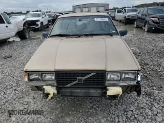 ✅ 1988 Volvo 740 • VIN: YV1FA8757J1136056 • Lot: 72710544. Wystawiony na Copart z przebiegiem 344 211 mil. Bezpłatny archiwum sprzedaży aukcyjnych z USA i szczegółowy raport historii pojazdu na DreamBid. Zdjęcie 5.