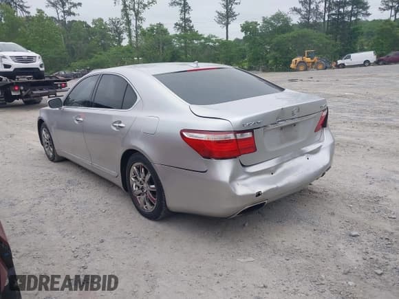 ✅ 2008 Lexus LS 460 • VIN: JTHBL46F785075472 • Lot: 42138764. Listed on IAAI with 187,568 mi. Free auction sales archive from the USA and detailed vehicle history report at DreamBid. Image 3.