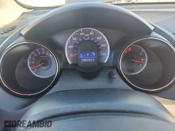 ✅ 2013 Honda Fit Sport • VIN: JHMGE8H57DC010946 • Lot: 87243965. Wystawiony na Copart z przebiegiem 80 903 mil. Bezpłatny archiwum sprzedaży aukcyjnych z USA i szczegółowy raport historii pojazdu na DreamBid. Zdjęcie 9.