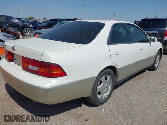 ✅ 1999 Lexus ES 300 • VIN: JT8BF28GXX0200106 • Lot: 42967608. Listed on IAAI with 102,149 mi. Free auction sales archive from the USA and detailed vehicle history report at DreamBid. Image 4.