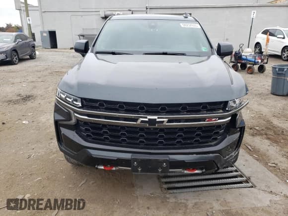 ✅ 2022 Chevrolet Suburban Z71 • VIN: 1GNSKDKD3NR196942 • Lot: 90234935. Wystawiony na Copart z przebiegiem 28 796 mil. Bezpłatny archiwum sprzedaży aukcyjnych z USA i szczegółowy raport historii pojazdu na DreamBid. Zdjęcie 5.