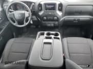 ✅ 2022 Chevrolet Silverado 1500 Custom Trail Boss • VIN: 1GCPYCEL0NZ140337 • Lot: 44514855. Wystawiony na Copart z przebiegiem 51 913 mil. Bezpłatny archiwum sprzedaży aukcyjnych z USA i szczegółowy raport historii pojazdu na DreamBid. Zdjęcie 8.