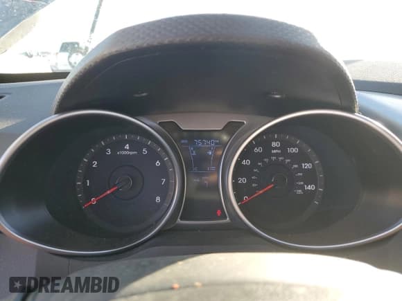 ✅ 2014 Hyundai Veloster • VIN: KMHTC6AD4EU193239 • Lot: 81298294. Wystawiony na Copart z przebiegiem 75 740 mil. Bezpłatny archiwum sprzedaży aukcyjnych z USA i szczegółowy raport historii pojazdu na DreamBid. Zdjęcie 9.