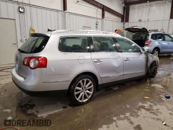 ✅ 2010 Volkswagen Passat Komfort • VIN: WVWXK7AN5AE168023 • Lot: 81714724. Wystawiony na Copart z przebiegiem Nie podano. Bezpłatny archiwum sprzedaży aukcyjnych z USA i szczegółowy raport historii pojazdu na DreamBid. Zdjęcie 3.