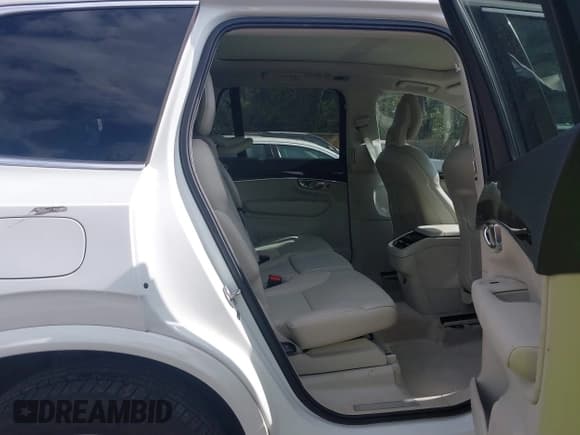 ✅ 2016 Volvo XC90 T6 Momentum • VIN: YV4A22PK9G1014482 • Lot: 43457924. Listed on IAAI with 94,275 mi. Free auction sales archive from the USA and detailed vehicle history report at DreamBid. Image 8.