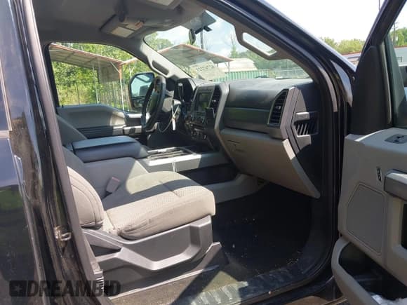 ✅ 2018 Ford F-250 XL • VIN: 1FT7W2B68JEC87943 • Lot: 42747223. Listed on IAAI with 124,099 mi. Free auction sales archive from the USA and detailed vehicle history report at DreamBid. Image 5.