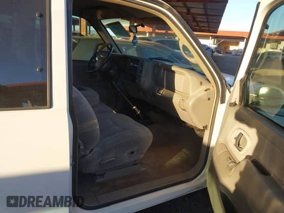 ✅ 1997 GMC Sierra 1500 • VIN: 1GTEC19M1VE524695 • Лот: 43552092. Размещён на IAAI с пробегом 215 857 миль миль. Получите бесплатный доступ к архиву аукционных продаж из США и посмотрите подробный отчёт об истории автомобиля на DreamBid. Изображение 5.