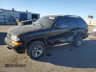 2000 Chevrolet Blazer LS z VIN 1GNCS18W9YK197621, wystawiony jako Copart lot #81809994 z przebiegiem 339 155 mil mil oraz Szkoda całkowita • Salvage title. Historia ofert i sprzedaży dostępna na DreamBid. Obrazek 1.