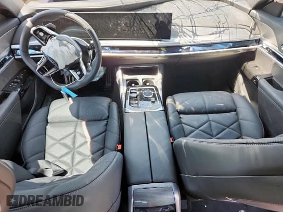 ✅ 2024 BMW 7 Series 740i xDrive • VIN: WBA33EH09RCS88132 • Lot: 70487665. Listed on Copart with 7,104 mi. Free auction sales archive from the USA and detailed vehicle history report at DreamBid. Image 8.