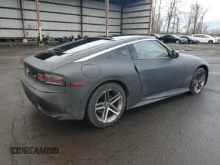 ✅ 2024 Nissan Z Sport • VIN: JN1BZ4AH2RM366772 • Лот: 45588555. Опубликован ранее на Copart с пробегом 3 711 миль. Бесплатный доступ к архиву аукционных продаж из США и подробный отчёт об истории автомобиля на DreamBid. Изображение 3.