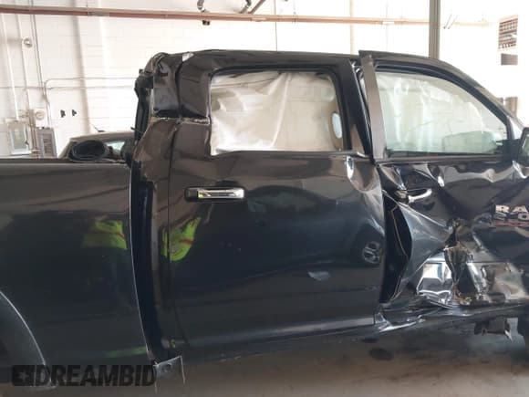 ✅ 2017 Ram 2500 Laramie • VIN: 3C6UR5FL8HG671078 • Lot: 42233014. Wystawiony na IAAI z przebiegiem 295 572 mil. Bezpłatny archiwum sprzedaży aukcyjnych z USA i szczegółowy raport historii pojazdu na DreamBid. Zdjęcie 13.