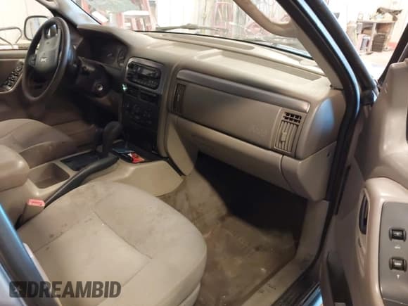 ✅ 2002 Jeep Grand Cherokee Laredo • VIN: 1J4GW48S82C110008 • Lot: 43538286. Listed on IAAI with 262,351 mi. Free auction sales archive from the USA and detailed vehicle history report at DreamBid. Image 5.