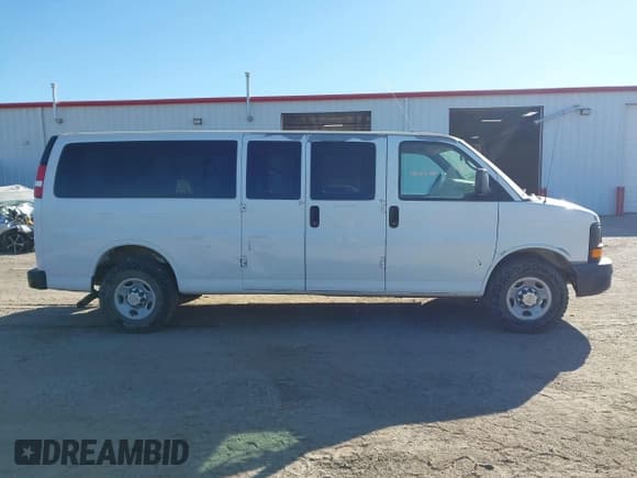 ✅ 2012 Chevrolet Express Passenger 1LS • VIN: 1GAZGZFA1C1200111 • Lot: 43548086. Listed on IAAI with 198,138 mi. Free auction sales archive from the USA and detailed vehicle history report at DreamBid. Image 13.