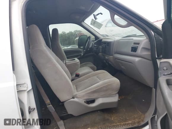 ✅ 2001 Ford F-250 XL • VIN: 1FTNW21LX1EC61505 • Lot: 43008611. Wystawiony na IAAI z przebiegiem 252 197 mil. Bezpłatny archiwum sprzedaży aukcyjnych z USA i szczegółowy raport historii pojazdu na DreamBid. Zdjęcie 5.