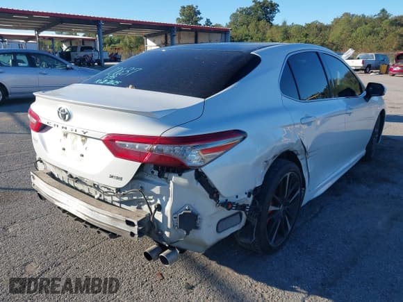 ✅ 2018 Toyota Camry XSE • VIN: 4T1B61HKXJU125001 • Lot: 43584996. Wystawiony na IAAI z przebiegiem 189 606 mil. Bezpłatny archiwum sprzedaży aukcyjnych z USA i szczegółowy raport historii pojazdu na DreamBid. Zdjęcie 4.