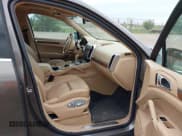 ✅ 2011 Porsche Cayenne S Hybrid • VIN: WP1AE2A20BLA91630 • Lot: 43053004. Wystawiony na IAAI z przebiegiem 118 536 mil. Bezpłatny archiwum sprzedaży aukcyjnych z USA i szczegółowy raport historii pojazdu na DreamBid. Zdjęcie 5.