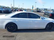 ✅ 2015 Audi A8 • VIN: WAUJGAFD5FN009771 • Lot: 41909647. Wystawiony na IAAI z przebiegiem 88 329 mil. Bezpłatny archiwum sprzedaży aukcyjnych z USA i szczegółowy raport historii pojazdu na DreamBid. Zdjęcie 14.