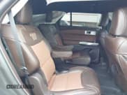 ✅ 2023 Ford Explorer King Ranch • VIN: 1FM5K8LC5PGB63308 • Lot: 42847325. Wystawiony na IAAI z przebiegiem 22 938 mil. Bezpłatny archiwum sprzedaży aukcyjnych z USA i szczegółowy raport historii pojazdu na DreamBid. Zdjęcie 8.