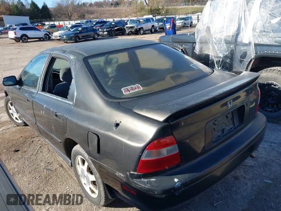 ✅ 1995 Honda Accord EX • VIN: JHMCD5656SC027706 • Lot: 43800009. Wystawiony na IAAI z przebiegiem 187 766 mil. Bezpłatny archiwum sprzedaży aukcyjnych z USA i szczegółowy raport historii pojazdu na DreamBid. Zdjęcie 3.