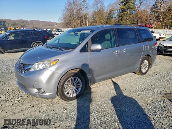 ✅ 2014 Toyota Sienna XLE • VIN: 5TDYK3DC9ES442492 • Lot: 96102275. Listed on Copart with 163,640 mi. Free auction sales archive from the USA and detailed vehicle history report at DreamBid. Image 1.