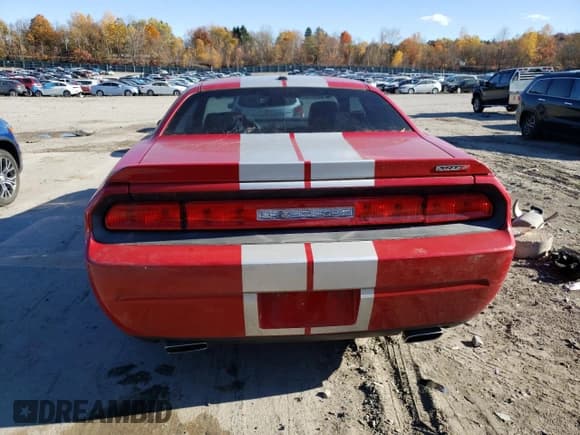 ✅ 2011 Dodge Challenger SRT-8 • VIN: 2B3CJ7DJ1BH526871 • Lot: 77669004. Wystawiony na Copart z przebiegiem 4 544 mil. Bezpłatny archiwum sprzedaży aukcyjnych z USA i szczegółowy raport historii pojazdu na DreamBid. Zdjęcie 6.