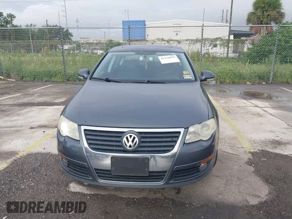 ✅ 2009 Volkswagen Passat Komfort • VIN: WVWJK93C69P039060 • Lot: 43158899. Wystawiony na IAAI z przebiegiem 143 398 mil. Bezpłatny archiwum sprzedaży aukcyjnych z USA i szczegółowy raport historii pojazdu na DreamBid. Zdjęcie 6.