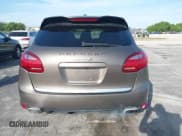 ✅ 2011 Porsche Cayenne S Hybrid • VIN: WP1AE2A29BLA94414 • Lot: 41644386. Wystawiony na IAAI z przebiegiem 76 095 mil. Bezpłatny archiwum sprzedaży aukcyjnych z USA i szczegółowy raport historii pojazdu na DreamBid. Zdjęcie 16.