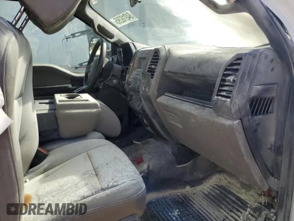 ✅ 2022 Ford F-450 • VIN: 1FDUF4GN9NDA18548 • Lot: 84918295. Wystawiony na Copart z przebiegiem Nie podano. Bezpłatny archiwum sprzedaży aukcyjnych z USA i szczegółowy raport historii pojazdu na DreamBid. Zdjęcie 10.