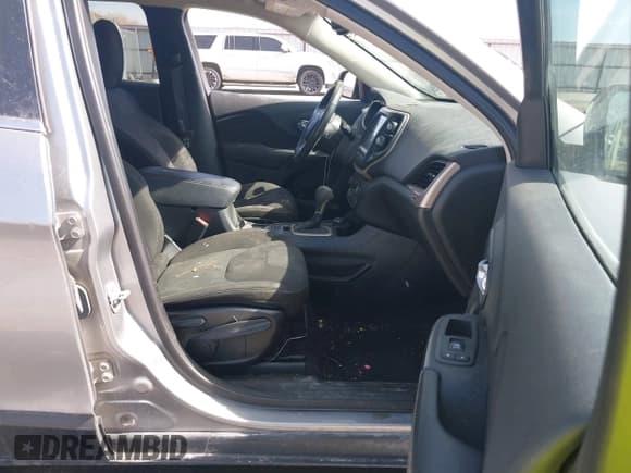 ✅ 2016 Jeep Cherokee Latitude • VIN: 1C4PJMCS4GW194491 • Лот: 41758324. Опубликован ранее на IAAI с пробегом 142 233 миль. Бесплатный доступ к архиву аукционных продаж из США и подробный отчёт об истории автомобиля на DreamBid. Изображение 5.