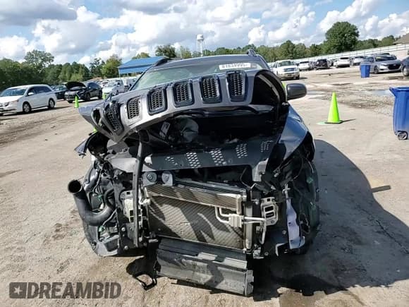 ✅ 2018 Jeep Cherokee Latitude • VIN: 1C4PJLCX6JD523846 • Lot: 81834995. Listed on Copart with 107,049 mi. Free auction sales archive from the USA and detailed vehicle history report at DreamBid. Image 14.