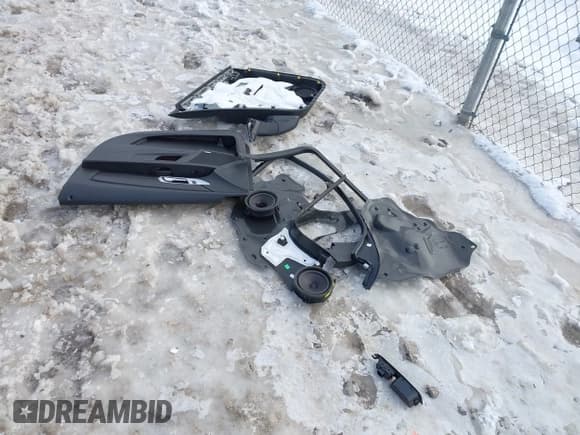 ✅ 2015 GMC Terrain SLE • VIN: 2GKFLWEKXF6359536 • Lot: 43823423. Wystawiony na IAAI z przebiegiem 83 328 mil. Bezpłatny archiwum sprzedaży aukcyjnych z USA i szczegółowy raport historii pojazdu na DreamBid. Zdjęcie 12.