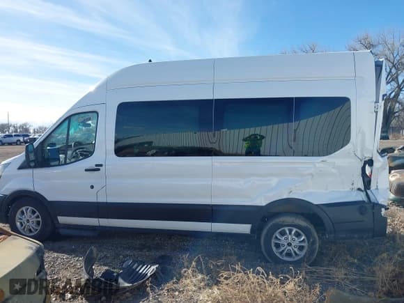✅ 2024 Ford Transit Passenger XL • VIN: 1FBAX2X85RKA46890 • Lot: 41648977. Wystawiony na IAAI z przebiegiem 20 637 mil. Bezpłatny archiwum sprzedaży aukcyjnych z USA i szczegółowy raport historii pojazdu na DreamBid. Zdjęcie 14.