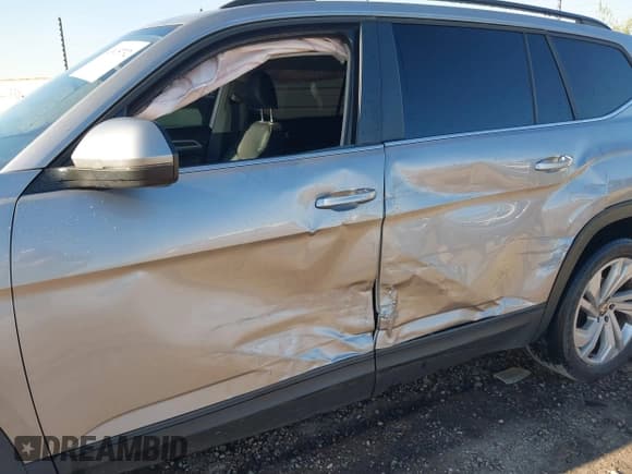 ✅ 2021 Volkswagen Atlas SE • VIN: 1V2HR2CA7MC574610 • Лот: 43615732. Опубликован ранее на IAAI с пробегом 124 552 миль. Бесплатный доступ к архиву аукционных продаж из США и подробный отчёт об истории автомобиля на DreamBid. Изображение 6.