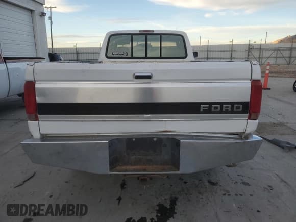 ✅ 1995 Ford F-250 • VIN: 1FTHX26G3SKB16721 • Лот: 93593445. Опубликован ранее на Copart с пробегом 147 144 миль. Бесплатный доступ к архиву аукционных продаж из США и подробный отчёт об истории автомобиля на DreamBid. Изображение 6.